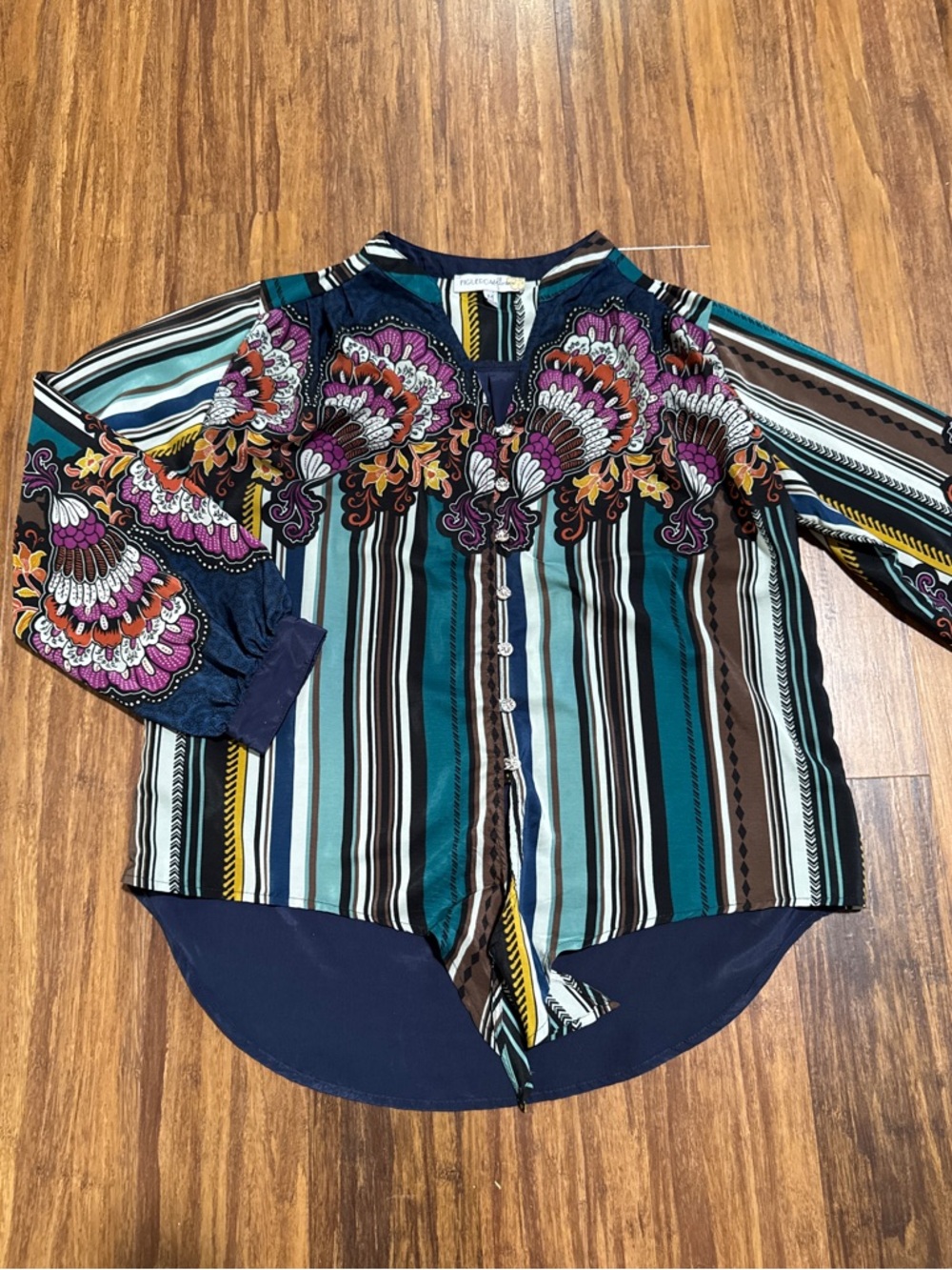 Figueroa & Flower Women's Size M Multicolor Striped V-Neck Button
Front Blouse - Picture 13 of 16